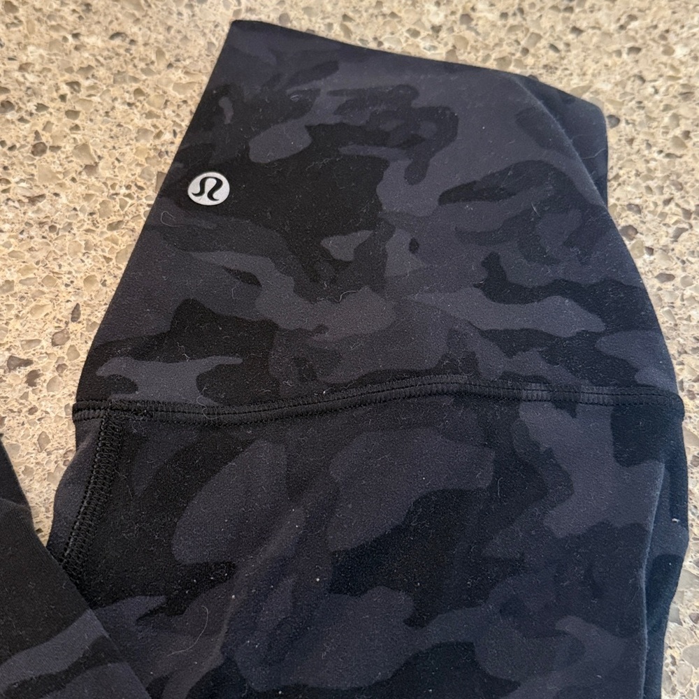 Lululemon Align High-Rise Camo Leggings- 4 
25 inch EUC!